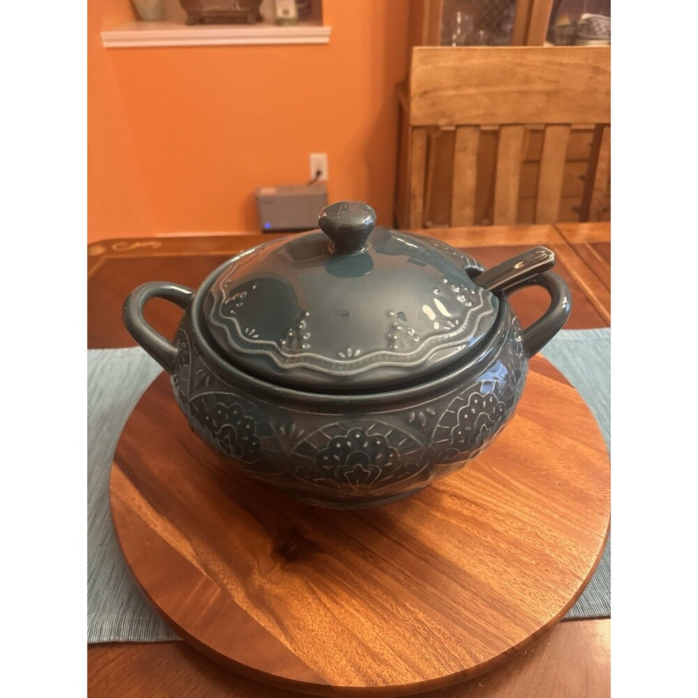 Pioneer Woman Stoneware Green Tureen Farmhouse Lace 5 Liter W/Lid And Ladle - Picture 5 of 9